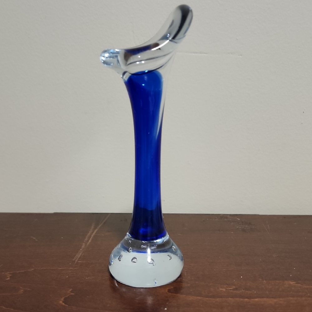 Elegant Vintage Art Glass Bud Vase